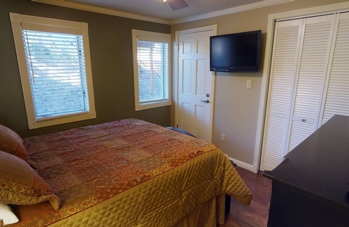 Snowshoe House | Powderidge #44G - PET FRIENDLY! Charming and Homey with Views of Camp 4 Trail by RedAwning