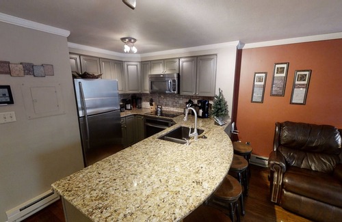Snowshoe House | Powderidge #44G - PET FRIENDLY! Charming and Homey with Views of Camp 4 Trail by RedAwning