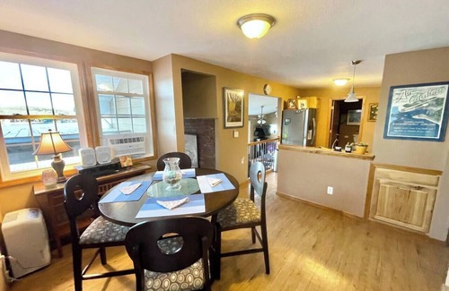 Sunrise Beach Cottage | Powell Lakehouse @8mm Great Views!