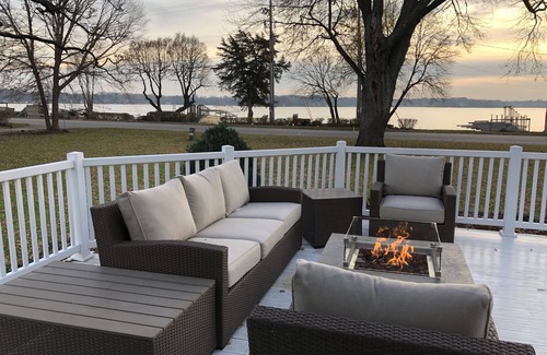 Powers Lake House | Powers Lake spacious retreat