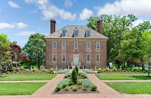 Berkeley Condo | Powhatan 2 bedroom · Historic Charm @ Powhatan! Two Bedroom Suite.