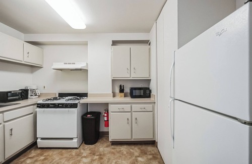 Downtown Harrisburg Apartment | PP 1301 Modern Corporate 2br, pool, Gym
