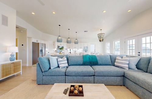 Safe Harbor House | PP627 Private Heated Pool, Golf Cart Included, Parking for 6