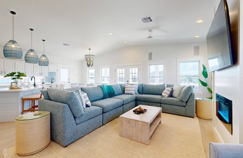 Safe Harbor House | PP627 Private Heated Pool, Golf Cart Included, Parking for 6