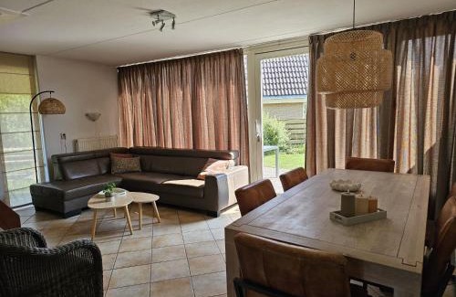 Julianadorp House | Prachtig vakantiehuis met afgesloten tuin - 950M van strand Julianadorp