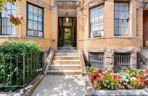 Prudential - St. Botolph Apartment | Practical South End 1BR near shops, restaurants & T Stops
