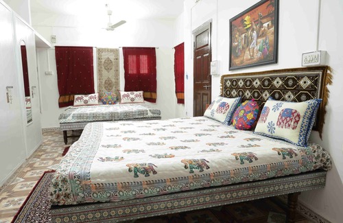 Bhuj Hotel | Prag View Heritage Homestay