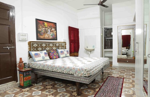 Bhuj Hotel | Prag View Heritage Homestay