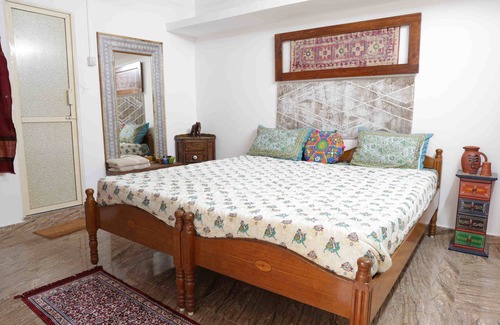 Bhuj Hotel | Prag View Heritage Homestay