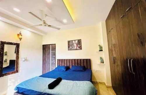 Delhi Cantonment Apartment | Prahar Homes with PS 5 Setup