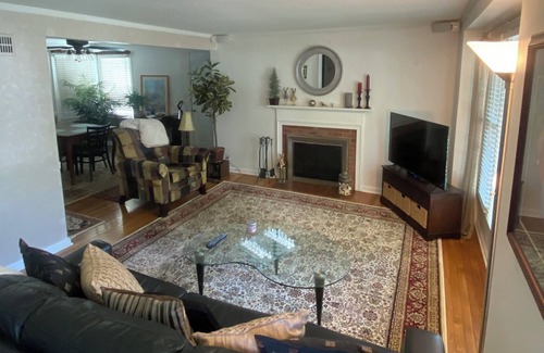 Prairie Village House | Prairie Village house walking distance to shops