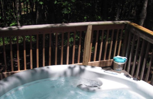 Laurelville Cottage | Prancing Doe--Hot Tub, Fishing Pond--Hocking Hills