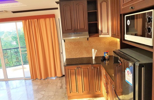 Pratumnak Hill Apartment | Pratumnak 1 bed condo with sea view