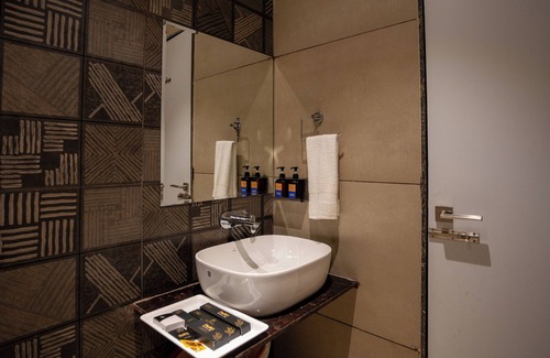 Sanwer Hotel | Pravasa Stay Near Luv Kush Square
