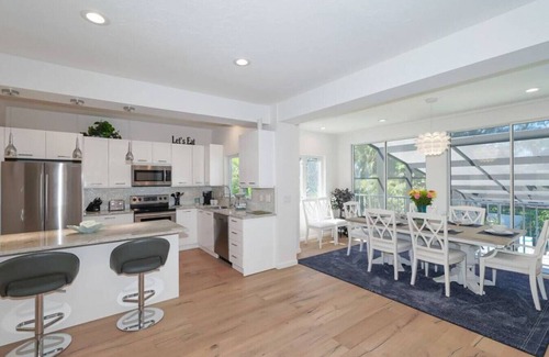 Saint Armands Key Apartment | Precise Realty presents The Banyan Breeze