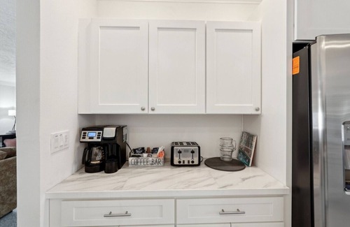 Saint Armands Key Apartment | Precise Realty presents St. Armands Pool Retreat