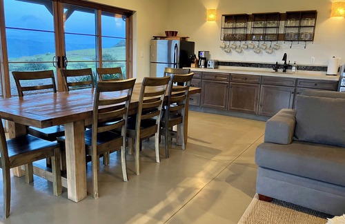 San Luis Obispo House | Prefumo Crest Inn: 20 minutes to Cal Poly, beaches and downtown