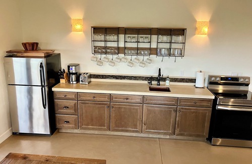San Luis Obispo House | Prefumo Crest Inn: 20 minutes to Cal Poly, beaches and downtown