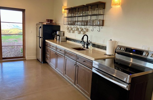 San Luis Obispo House | Prefumo Crest Inn: 20 minutes to Cal Poly, beaches and downtown
