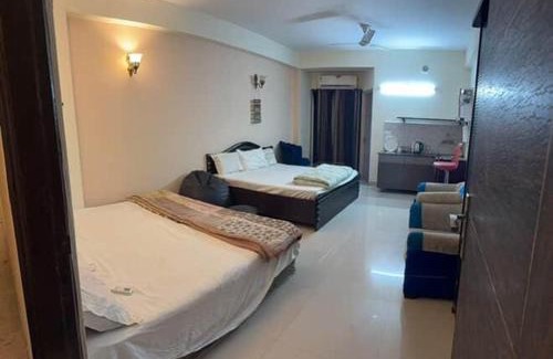 Vrindavan Apartment | premanand maharj Darsan marg