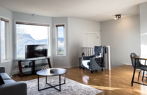 Grande Prairie House | Premier 3-Bed Hideaway | Heart of Grande Prairie