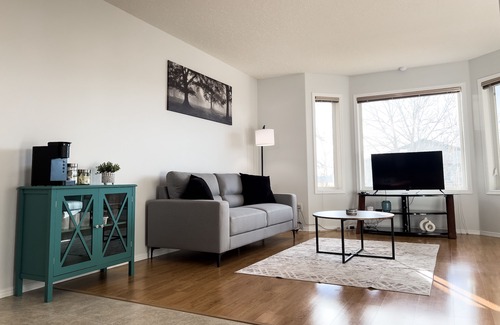 Grande Prairie House | Premier 3-Bed Hideaway | Heart of Grande Prairie