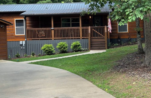 Blairsville Cottage | Premier cabin Nestled in the Ga Mountains in Blairsville, GA