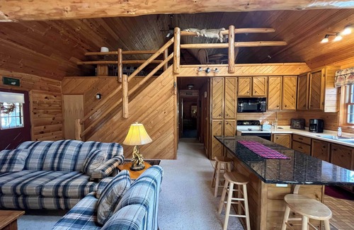 Nekoosa Cabin | Premier Cabin Retreat <2 miles to Sand Valley Golf