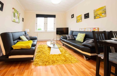 Motherwell Apartment | PREMIER - Chapel House with Driveway!