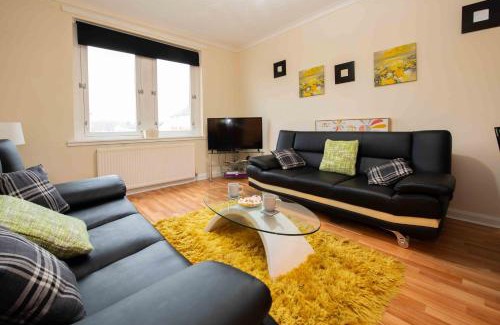 Motherwell Apartment | PREMIER - Chapel House with Driveway!