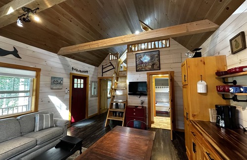 Bristol Cottage | Premier Cottage, #3, w/NEW ADDITION! Now Sleeps 8, Pets Free