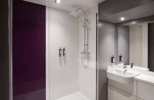 Gillingham Hotel | Premier Inn Chatham/Gillingham - Vic Pier