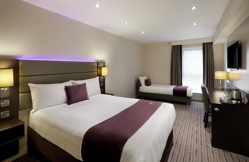 Gillingham Hotel | Premier Inn Chatham/Gillingham - Vic Pier