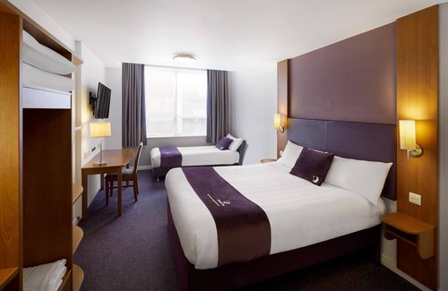 Highcliffe-on-Sea Hotel | Premier Inn Christchurch/Highcliffe