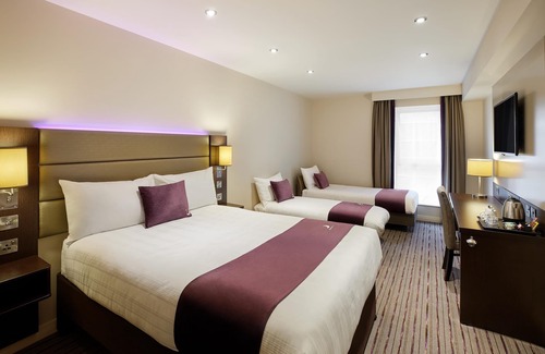 Horndean Hotel | Premier Inn Portsmouth - Horndean