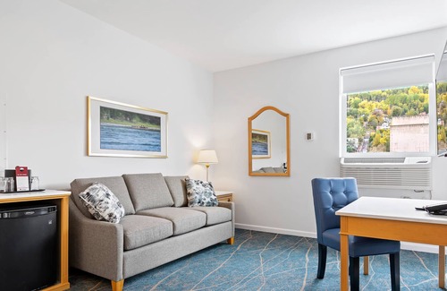 Trail Apartment | Premier King Room - Suite - 1 King