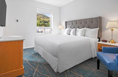 Trail Apartment | Premier King Room - Suite - 1 King