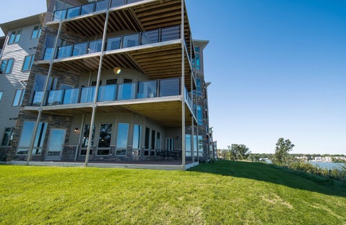 Spirit Lake Condo | Premier Lakefront East Lake Okoboji Condo - Bridges Bay Resort