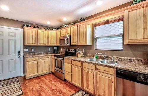 Lakeside Estates House | Premier Lakefront Rental-Behind Cedar Creek Jumping Bridge-Minimal Steps to Lake