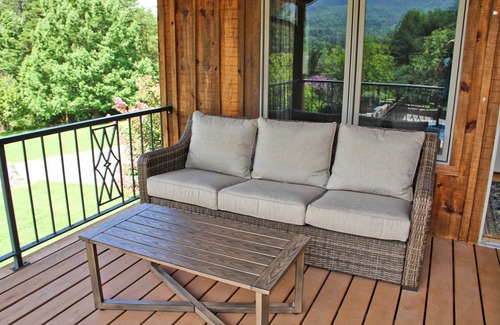 Townsend Cabin | PREMIER Lodge with Private Pool and Amazing Views!