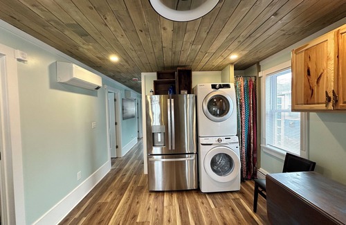 Hampton House | Premier, modern, fully renovated, Beach home.stroll to the beach in 3 minutes!