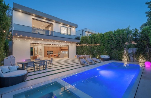 Beverly Grove House | Premier Modern West Hollywood Gated Villa with 4 Bedrooms, Pool & Rooftop Views