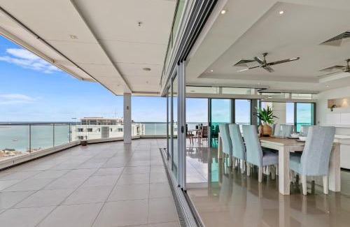 Darwin City Centre Apartment | Premier Penthouse Serene Harbour Views BBQ & Pool