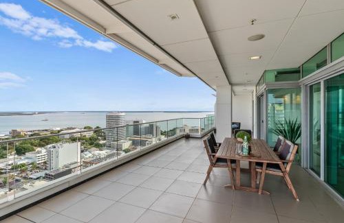 Darwin City Centre Apartment | Premier Penthouse Serene Harbour Views BBQ & Pool