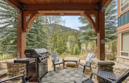 East Kootenay House | Premier Riverbend Townhome in Panorama BC, Waterfront, Prime location, Sleeps 7