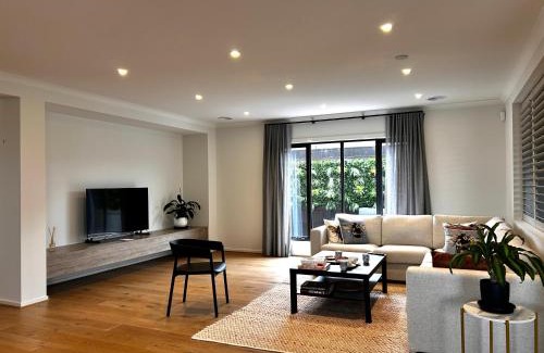 Mambourin House | Premier room in the west of Melbourne