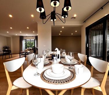 Mambourin House | Premier room in the west of Melbourne