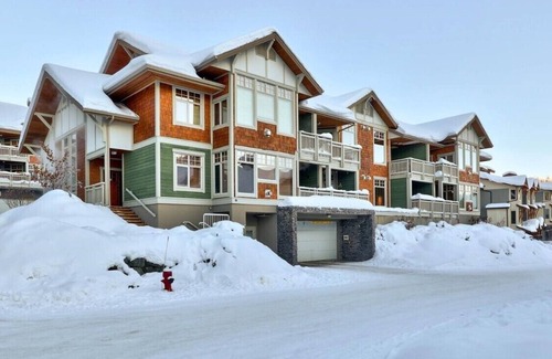 Sun Peaks Condo | Premier Ski-In/Ski-Out Condo at Sun Peaks Mountain Resort: 2BR, 2Bath, Hot Tub!