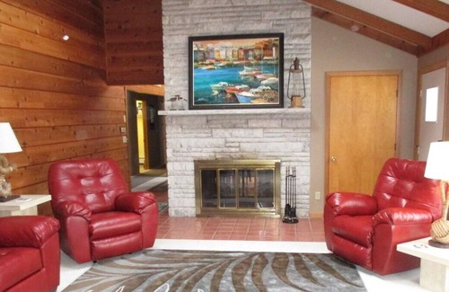 Gills Rock House | Premier Vacation Rental, Pet Friendly, Walk to Water, Restaurant, Shopping, WiFi