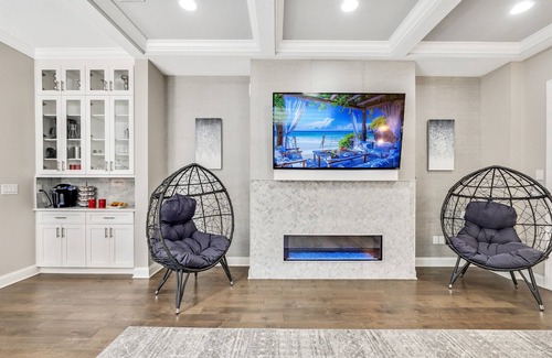 New Suburb Beautiful House | Premiere Luxury: Discover Our Brand New Townhouse in Tampa's Prime Location!